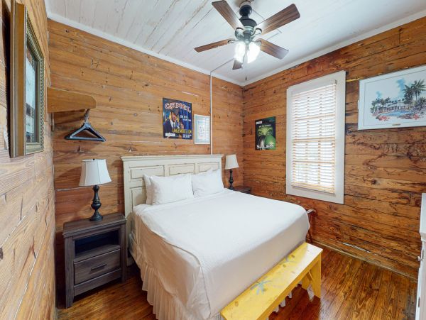 8 bedroom 7 bathroom Home Prime location