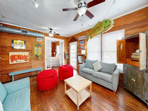 8 bedroom 7 bathroom Home Prime location