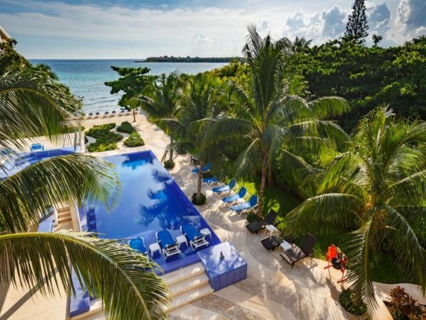 Oceanfront Luxury Vacation Villa in Tulum 1500sq ft Pool Staff