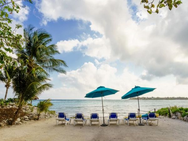 Oceanfront Luxury Vacation Villa in Tulum 1500sq ft Pool Staff