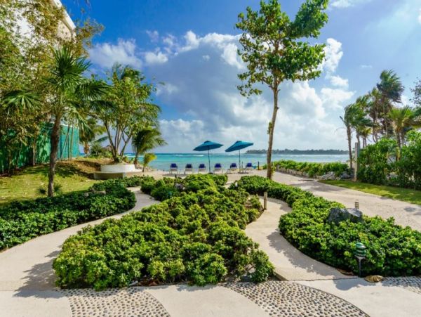 Oceanfront Luxury Vacation Villa in Tulum 1500sq ft Pool Staff