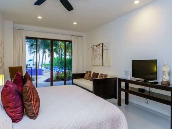 Oceanfront Luxury Vacation Villa in Tulum 1500sq ft Pool Staff