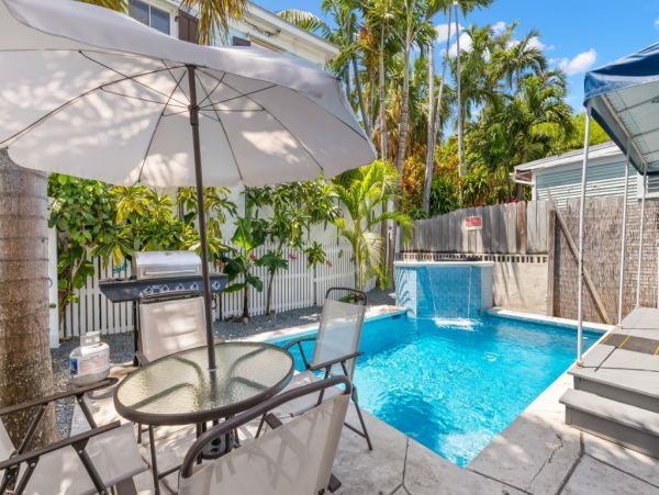 Key West Vacation Rental Two Bedroom Walk to Beach