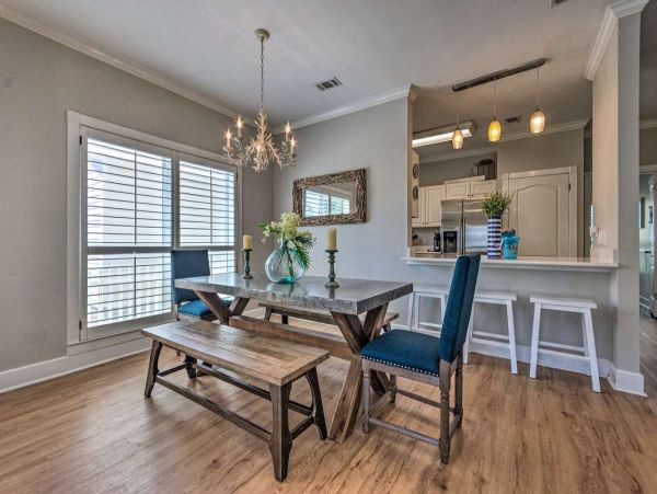 Spacious 5 Bed, 4 Bath Destin Getaway Walk a Block to the Beach
