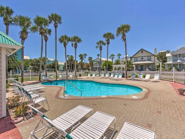 Spacious 5 Bed, 4 Bath Destin Getaway Walk a Block to the Beach