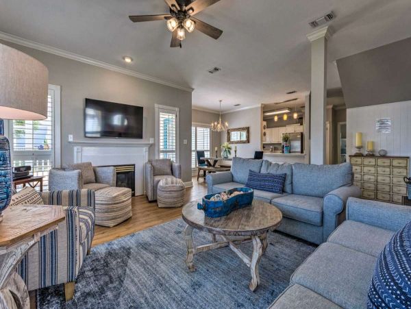 Spacious 5 Bed, 4 Bath Destin Getaway Walk a Block to the Beach