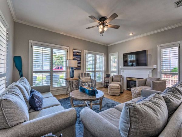 Spacious 5 Bed, 4 Bath Destin Getaway Walk a Block to the Beach