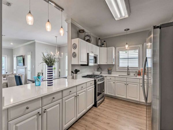 Spacious 5 Bed, 4 Bath Destin Getaway Walk a Block to the Beach