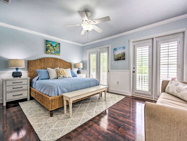 Spacious 5 Bed, 4 Bath Destin Getaway Walk a Block to the Beach