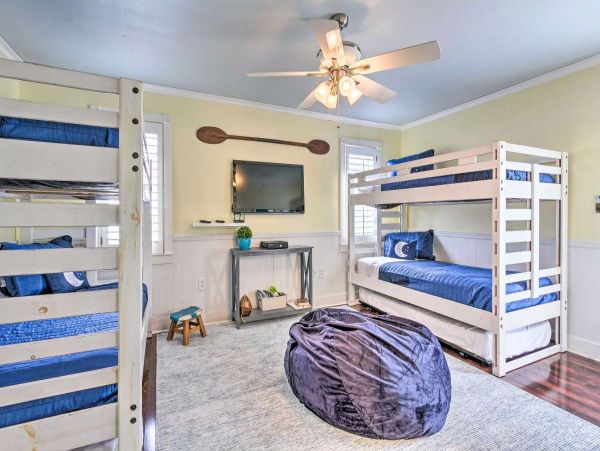 Spacious 5 Bed, 4 Bath Destin Getaway Walk a Block to the Beach