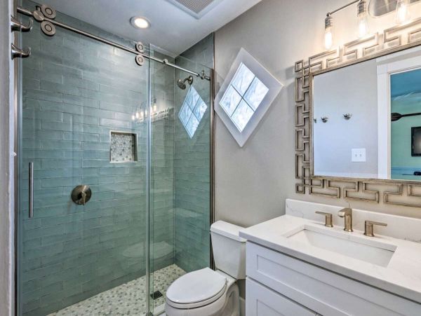 Spacious 5 Bed, 4 Bath Destin Getaway Walk a Block to the Beach