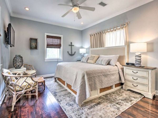 Spacious 5 Bed, 4 Bath Destin Getaway Walk a Block to the Beach