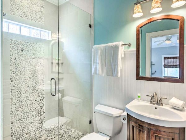 Spacious 5 Bed, 4 Bath Destin Getaway Walk a Block to the Beach