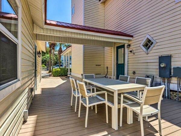 Spacious 5 Bed, 4 Bath Destin Getaway Walk a Block to the Beach
