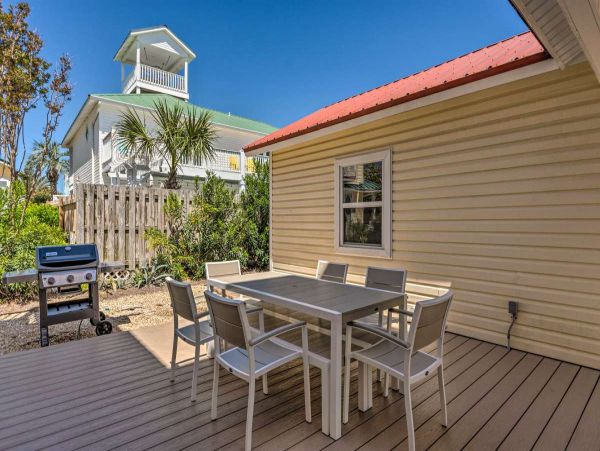 Spacious 5 Bed, 4 Bath Destin Getaway Walk a Block to the Beach