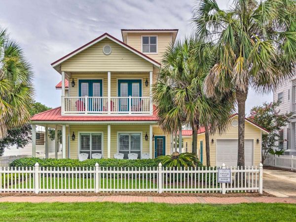 Spacious 5 Bed, 4 Bath Destin Getaway Walk a Block to the Beach