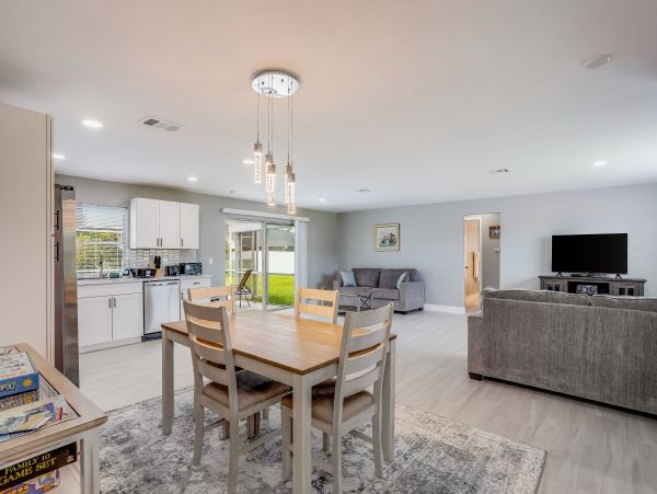 Cape Coral Vacation Home Three Bedroom with Pool