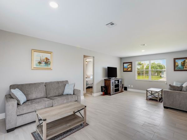 Cape Coral Vacation Home Three Bedroom with Pool