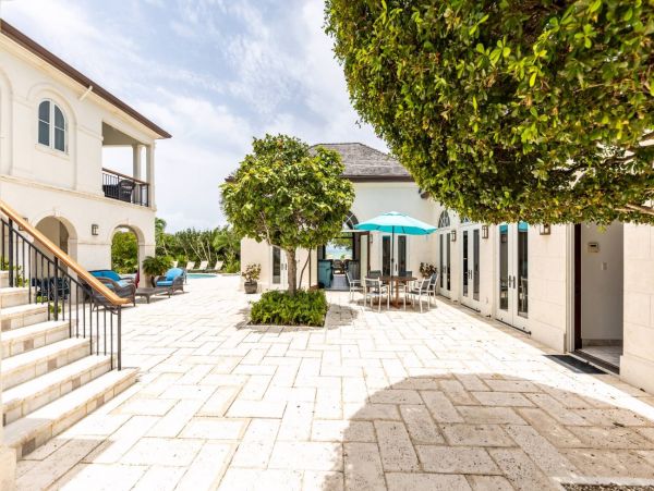 Turks and Caicos Beachfront Six Bedroom Rental Villa
