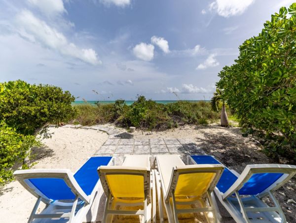 Turks and Caicos Beachfront Six Bedroom Rental Villa