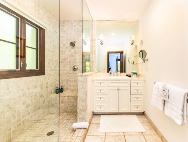 Turks and Caicos Beachfront Six Bedroom Rental Villa