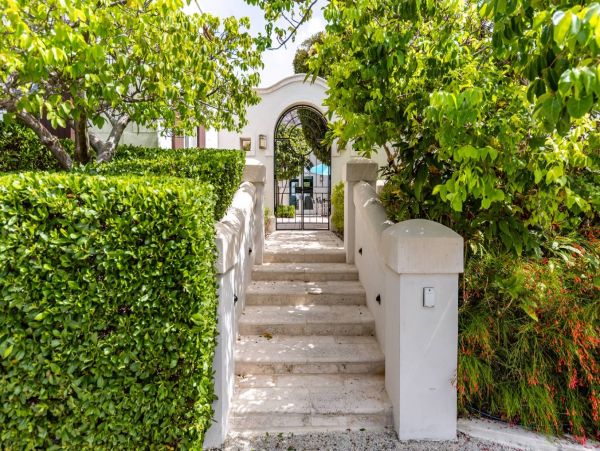 Turks and Caicos Beachfront Six Bedroom Rental Villa