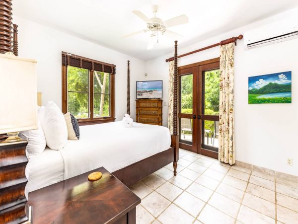 Turks and Caicos Beachfront Six Bedroom Rental Villa
