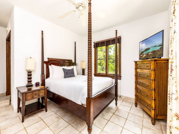 Turks and Caicos Beachfront Six Bedroom Rental Villa