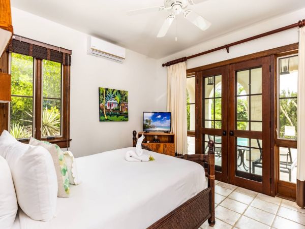 Turks and Caicos Beachfront Six Bedroom Rental Villa