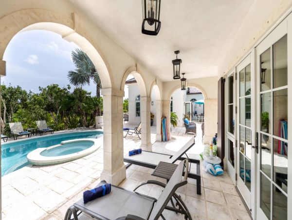 Turks and Caicos Beachfront Six Bedroom Rental Villa