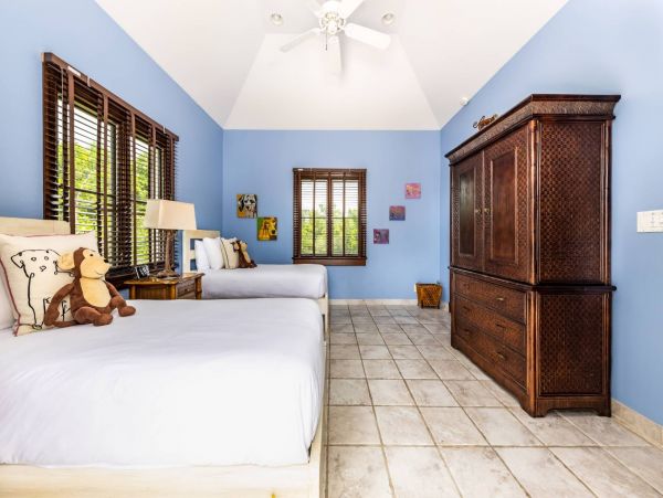 Turks and Caicos Beachfront Six Bedroom Rental Villa