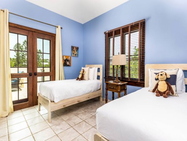 Turks and Caicos Beachfront Six Bedroom Rental Villa