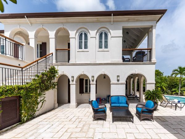 Turks and Caicos Beachfront Six Bedroom Rental Villa