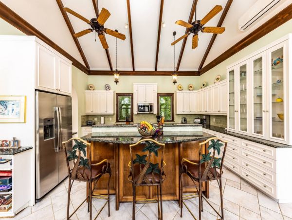 Turks and Caicos Beachfront Six Bedroom Rental Villa
