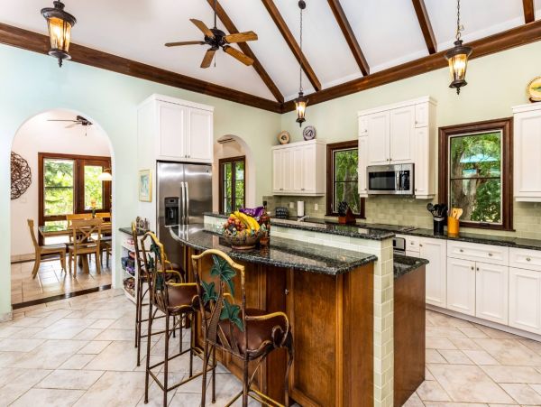 Turks and Caicos Beachfront Six Bedroom Rental Villa