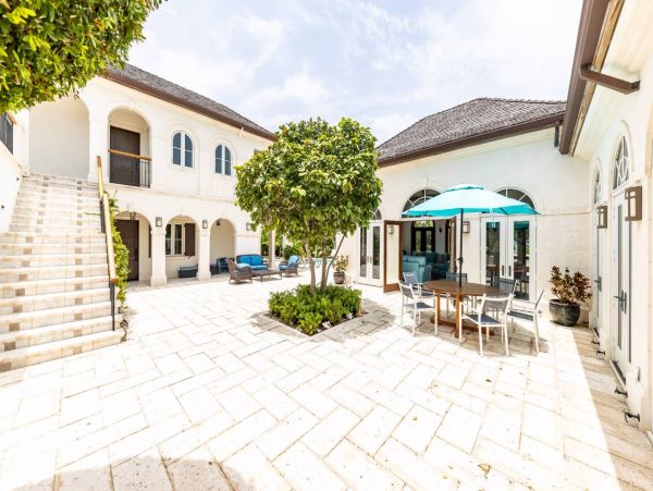 Turks and Caicos Beachfront Six Bedroom Rental Villa