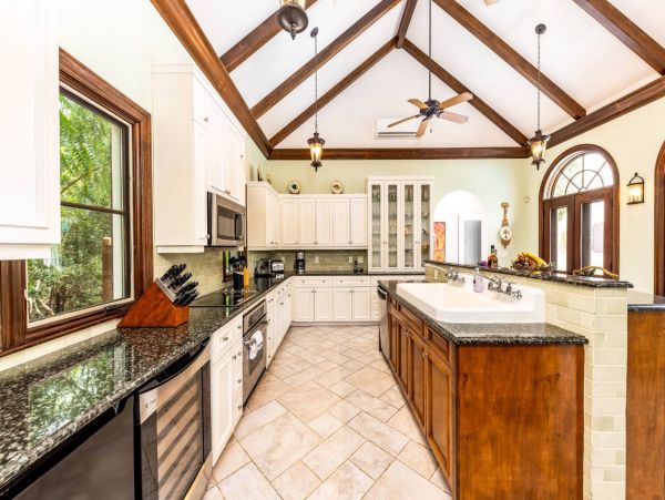 Turks and Caicos Beachfront Six Bedroom Rental Villa