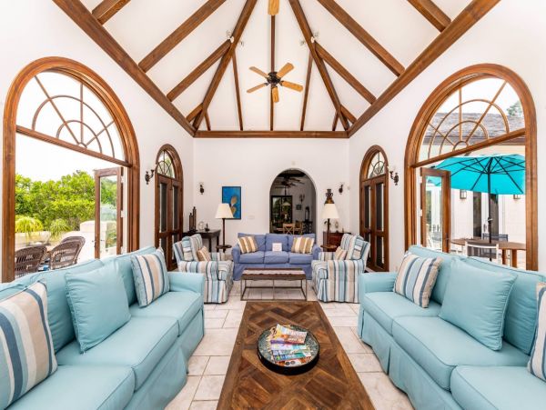 Turks and Caicos Beachfront Six Bedroom Rental Villa