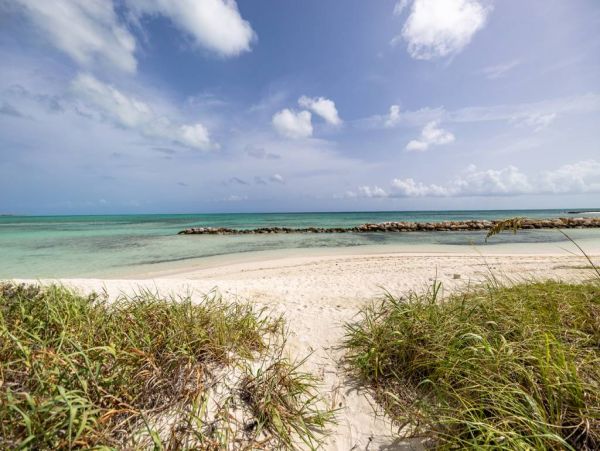 Turks and Caicos Beachfront Six Bedroom Rental Villa
