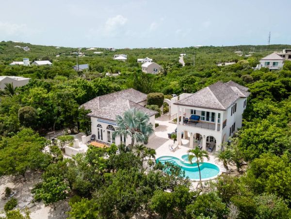 Turks and Caicos Beachfront Six Bedroom Rental Villa