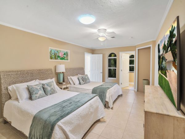 Osprey Gorgeous Vacation Rental with Pool & Water Views