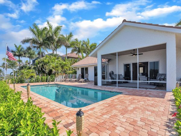 Osprey Gorgeous Vacation Rental with Pool & Water Views
