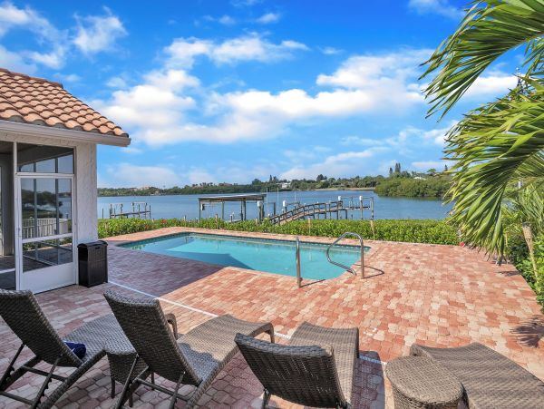 Osprey Gorgeous Vacation Rental with Pool & Water Views