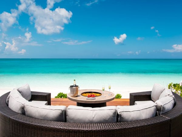 Turtle Cove Area villa with hot tub and private freshwater pool