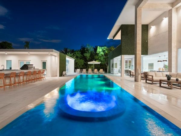 Luxury Vacation Rental in Miami Beach with Private Pool