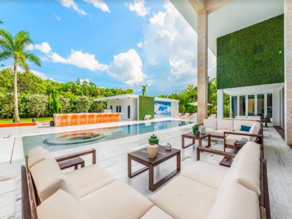 Luxury Vacation Rental in Miami Beach with Private Pool