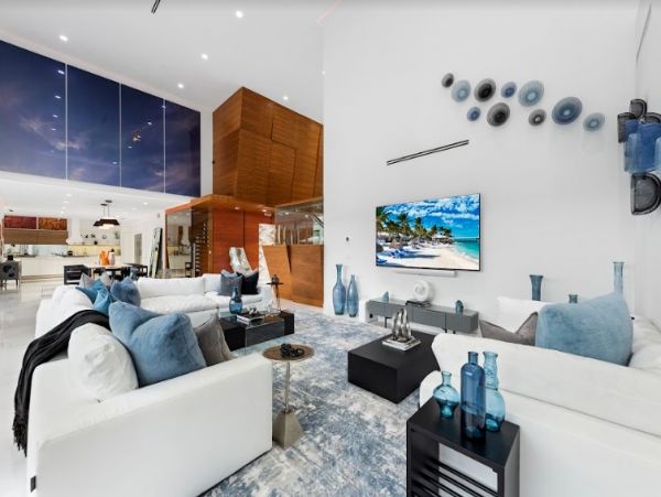 Luxury Vacation Rental in Miami Beach with Private Pool