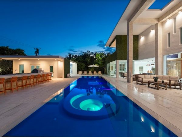 Luxury Vacation Rental in Miami Beach with Private Pool