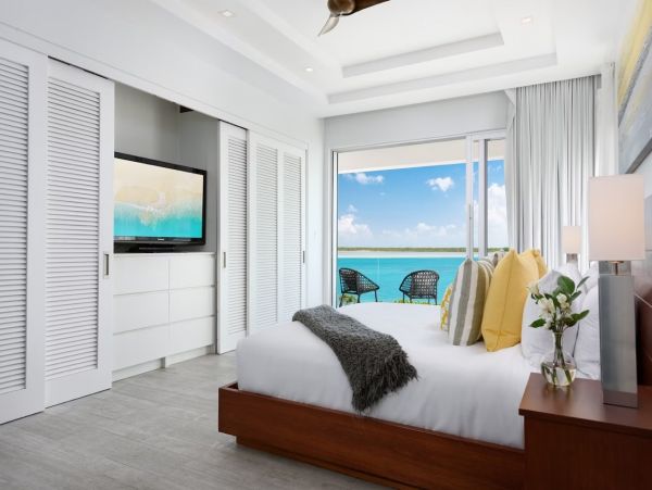 Modern & Luxurious 6 bedroom in Leeward Providenciales