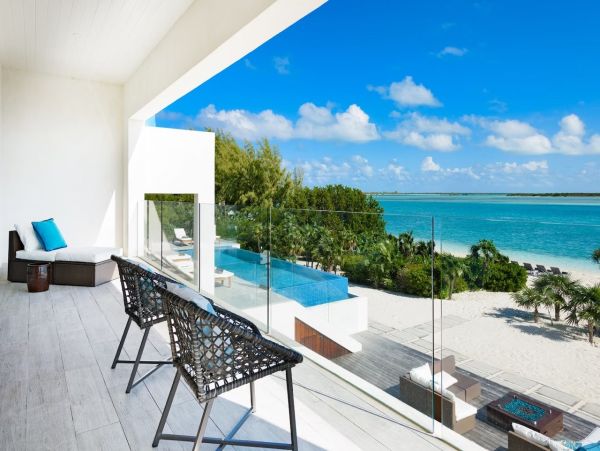 Modern & Luxurious 6 bedroom in Leeward Providenciales